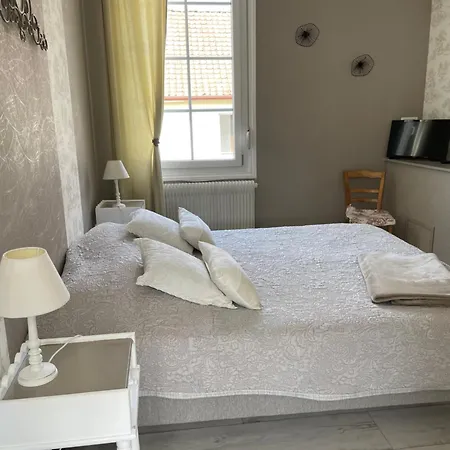 Au Bois Dormant Bed & Breakfast *
