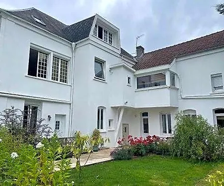 Au Bois Dormant Bed & Breakfast 3*